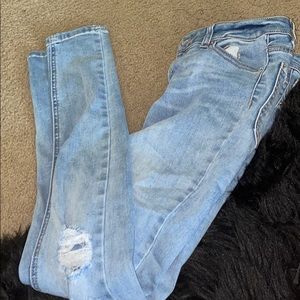Plain wash ripped jeans
